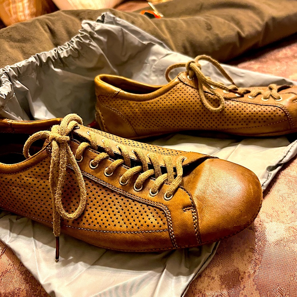 Prada men’s lace up drivers